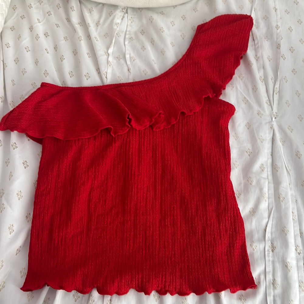 Red one shoulder ruffle top from Stradivarius